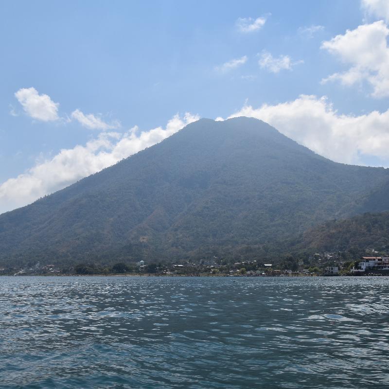 Lac Atitlan : volcan San Pedro